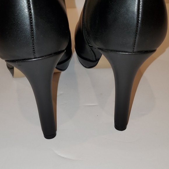 nine west quanette platform booties